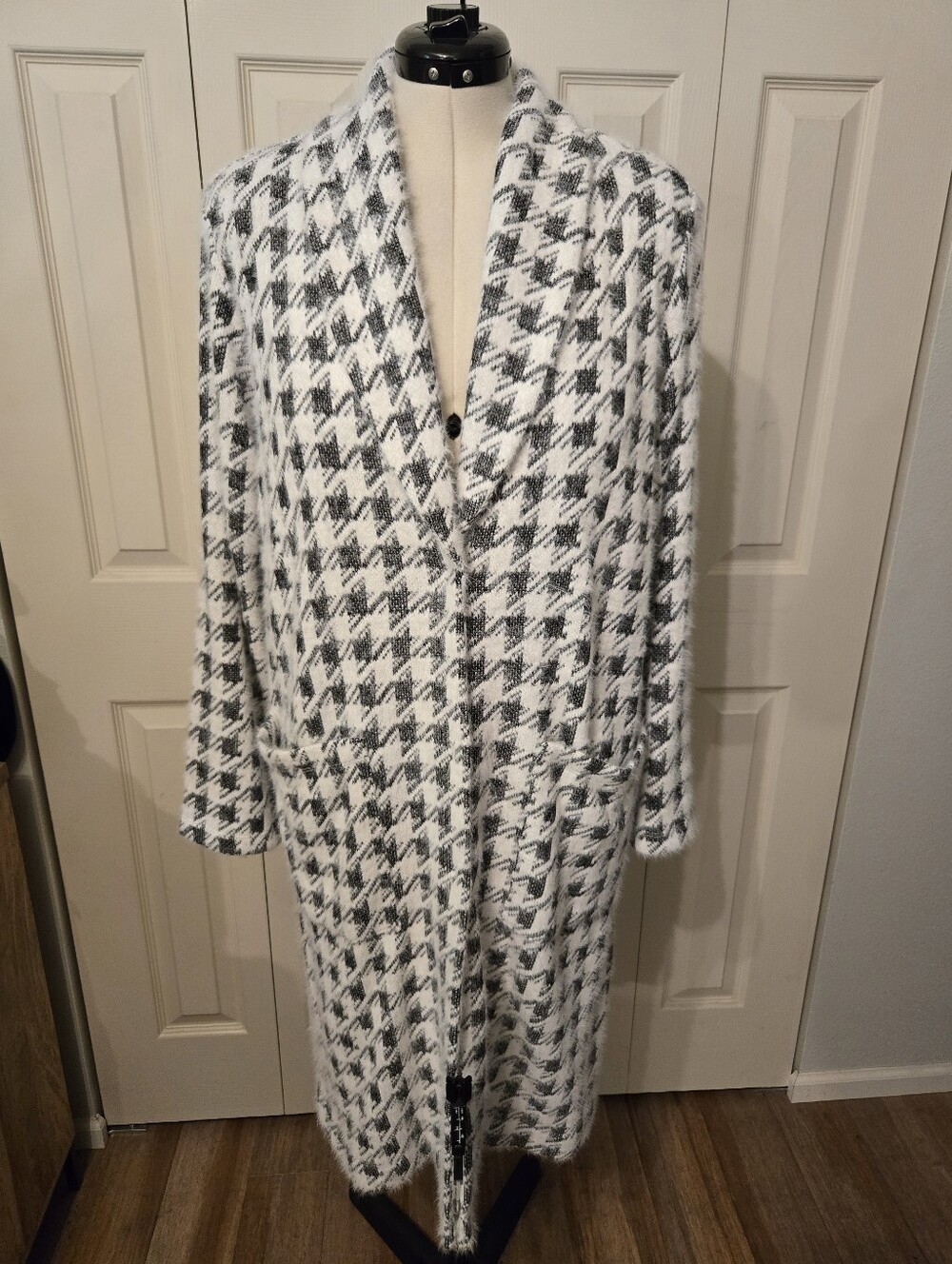 Dennis Basso Sweater Size XL